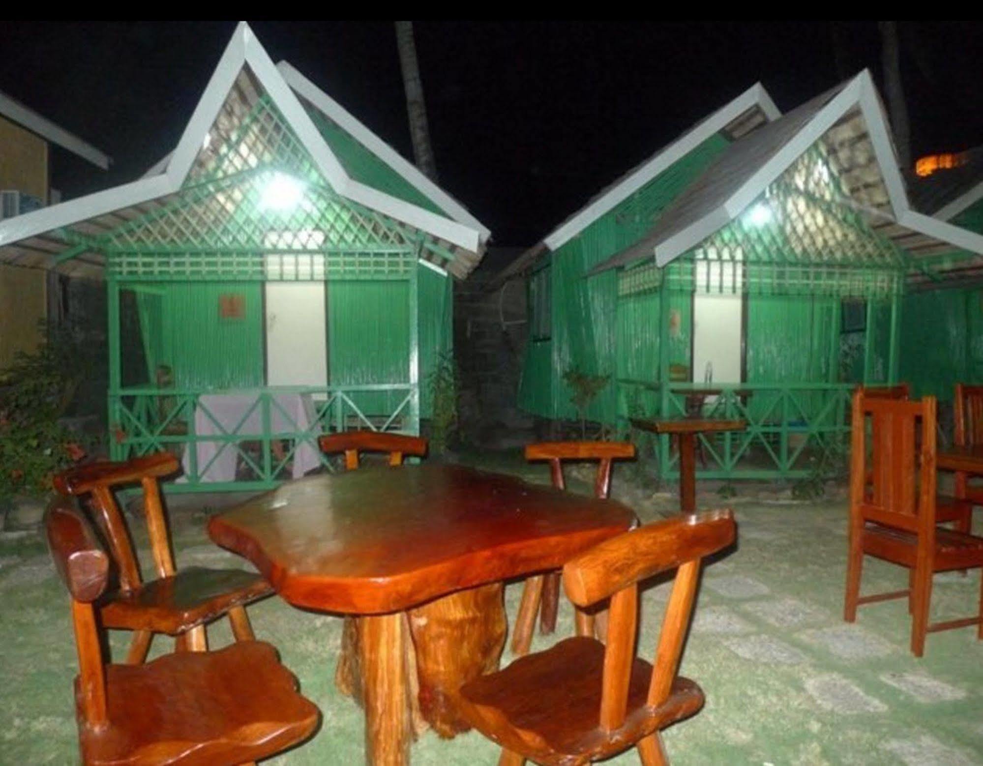 Pems Pension And Restaurant Taytay  Esterno foto